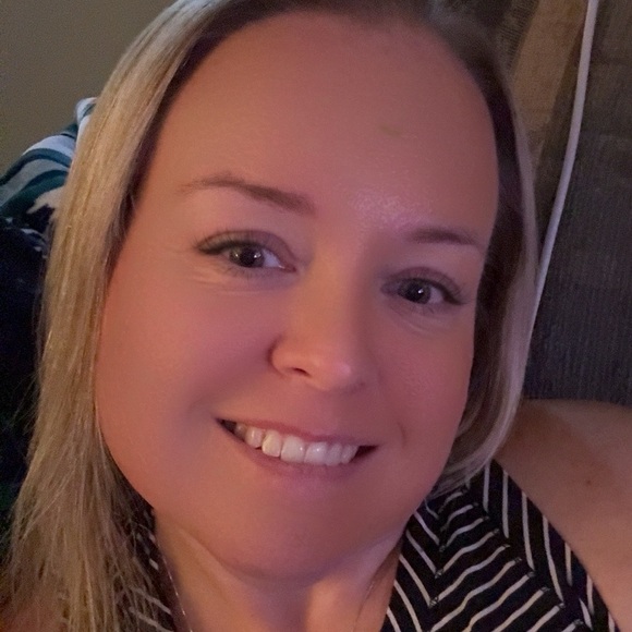 Meet your Posher, Holly - Picture 1 of 2